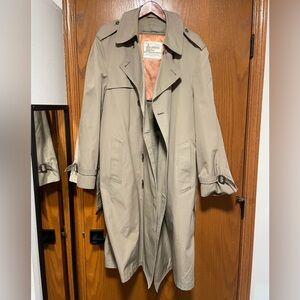 Vintage London fog trench coat 42 reg